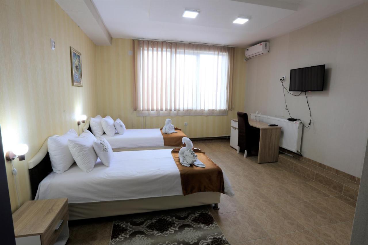 Garni Hotel Saradis Kruševac Esterno foto