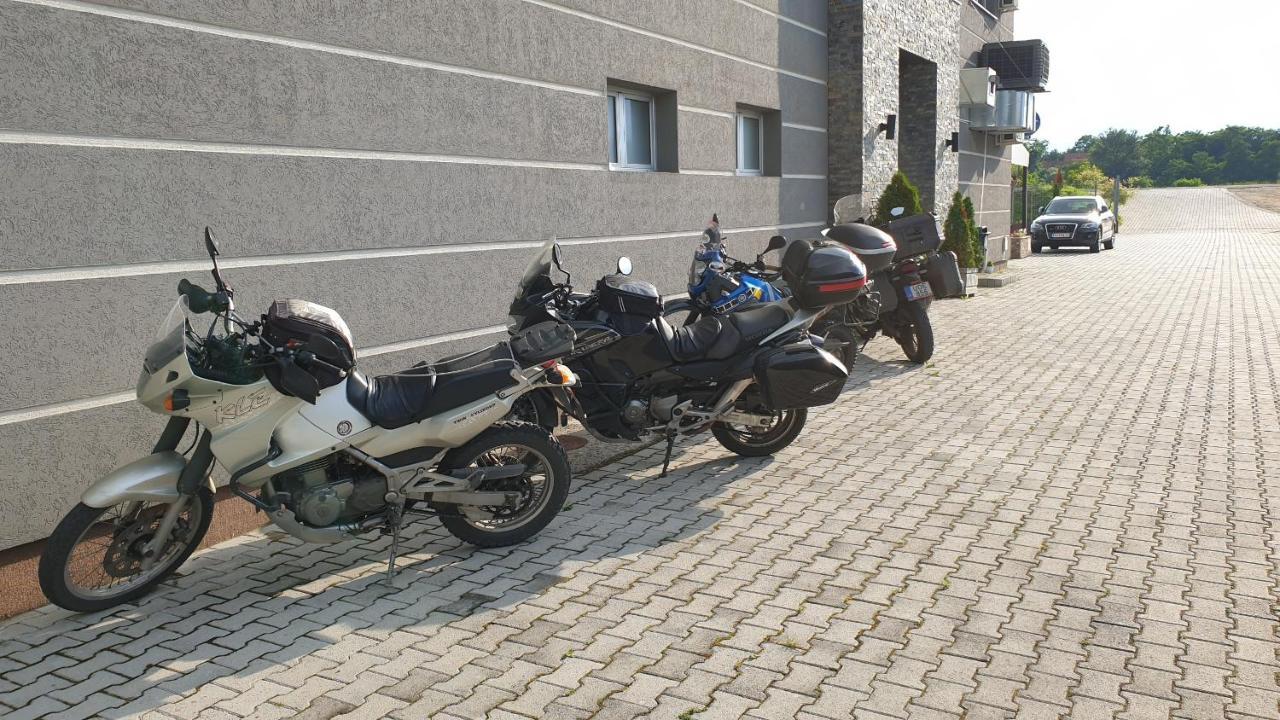 Garni Hotel Saradis Kruševac Esterno foto