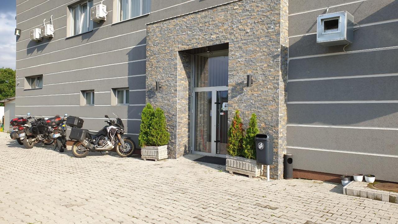 Garni Hotel Saradis Kruševac Esterno foto