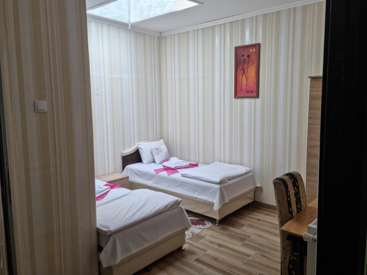 Garni Hotel Saradis Kruševac Esterno foto