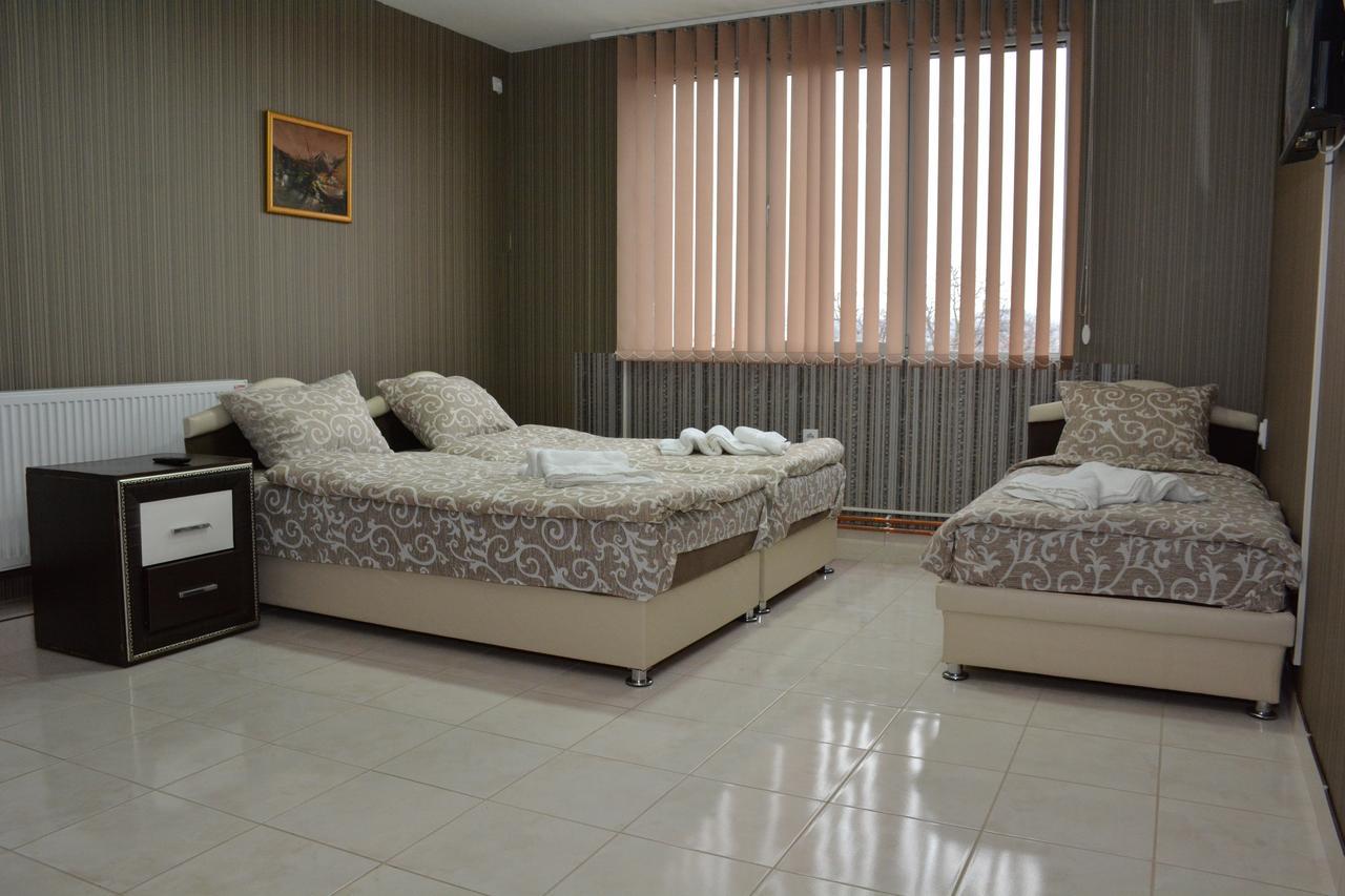 Garni Hotel Saradis Kruševac Esterno foto