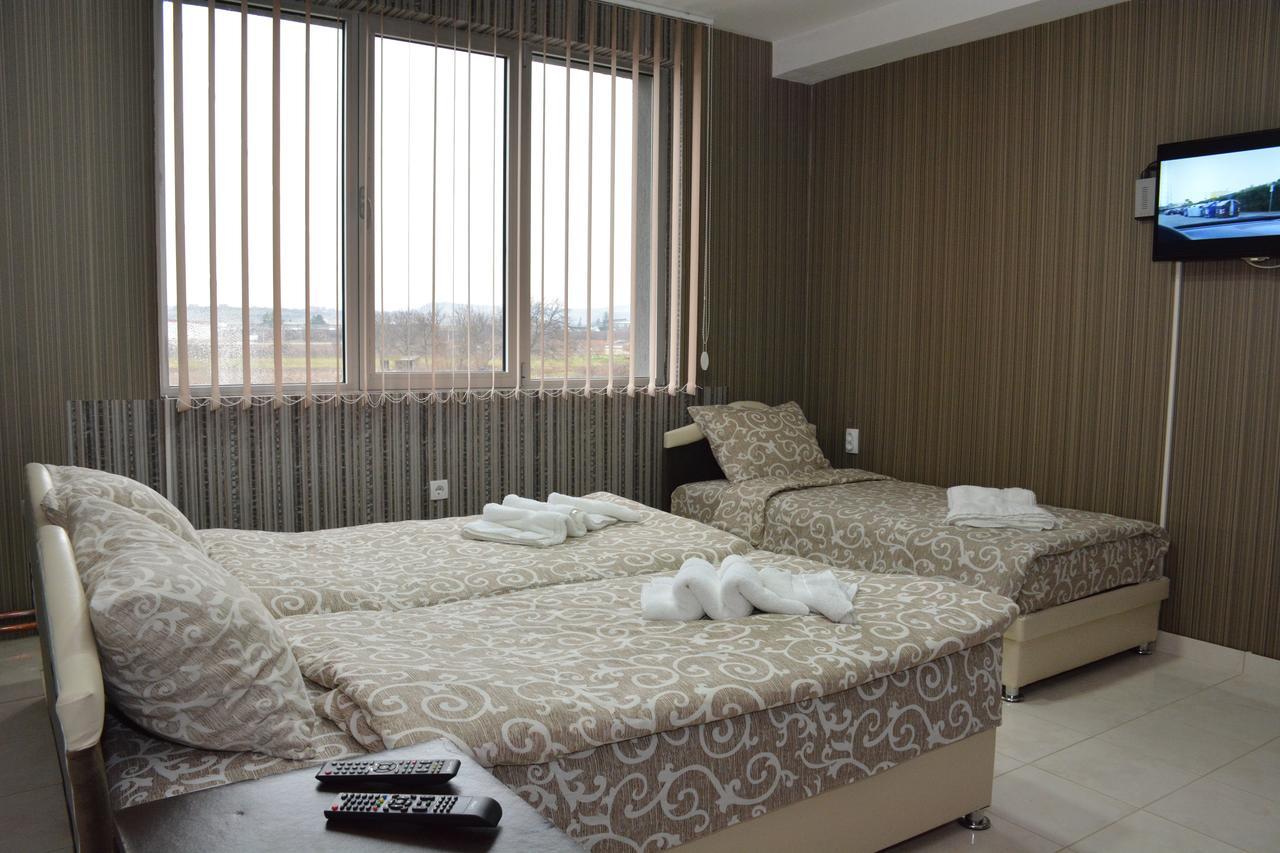 Garni Hotel Saradis Kruševac Esterno foto