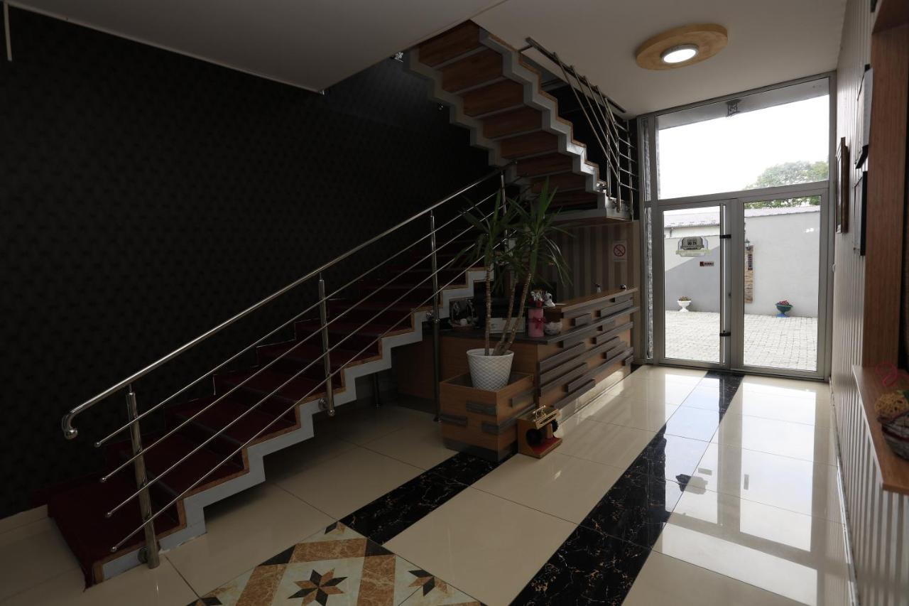 Garni Hotel Saradis Kruševac Esterno foto