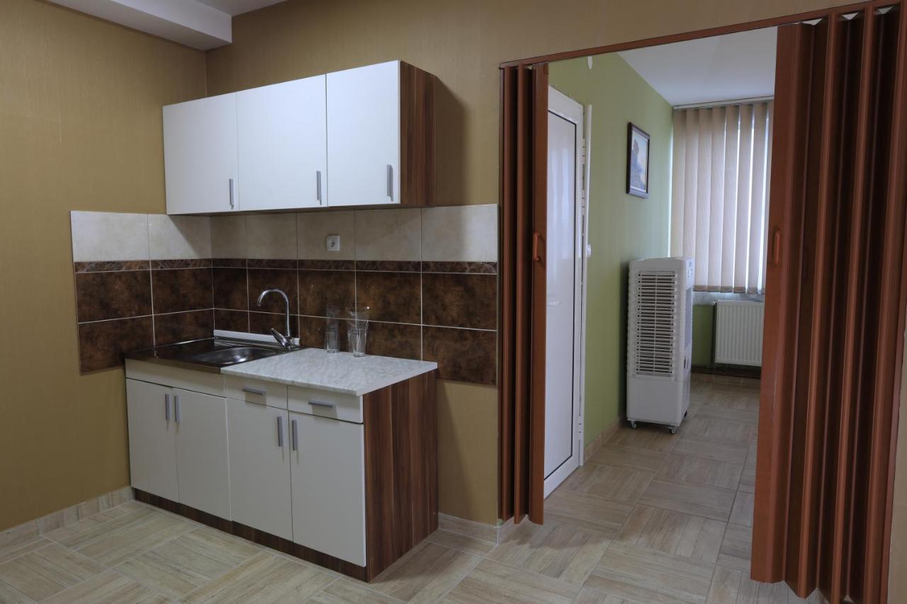 Garni Hotel Saradis Kruševac Esterno foto